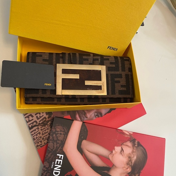 Fendi zucca wallet with gold logo and tortoiseshell. - Picture 11 of 16